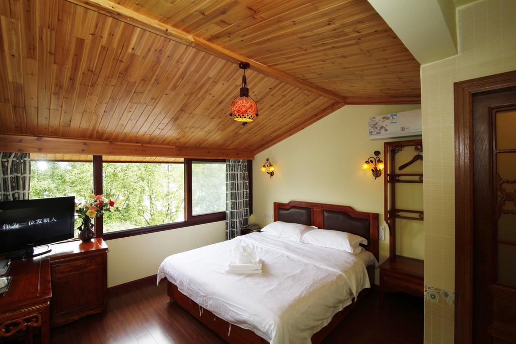 Yangshuo River View Hotel Room photo